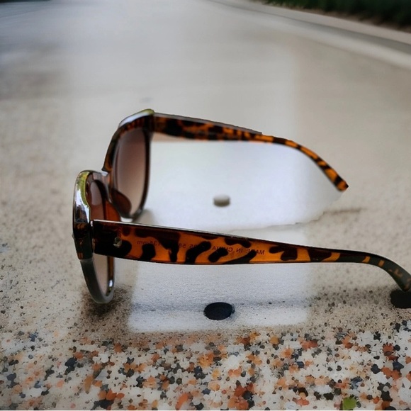 AJ Morgan Brown Sunglasses with Tortoiseshell Pattern^^ - Picture 3 of 5